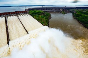 Para construir “TRES REPRESAS DE ITAIPU”.